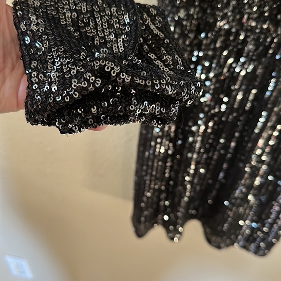 New BB Dakota Black Glow Up Fast Sequin V Neck Mini Dress Size Small NWT - Picture 5 of 12
